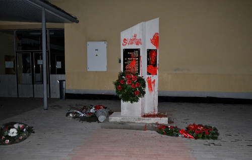 Pam�tn�k komunistick�ho politika Vasi�a